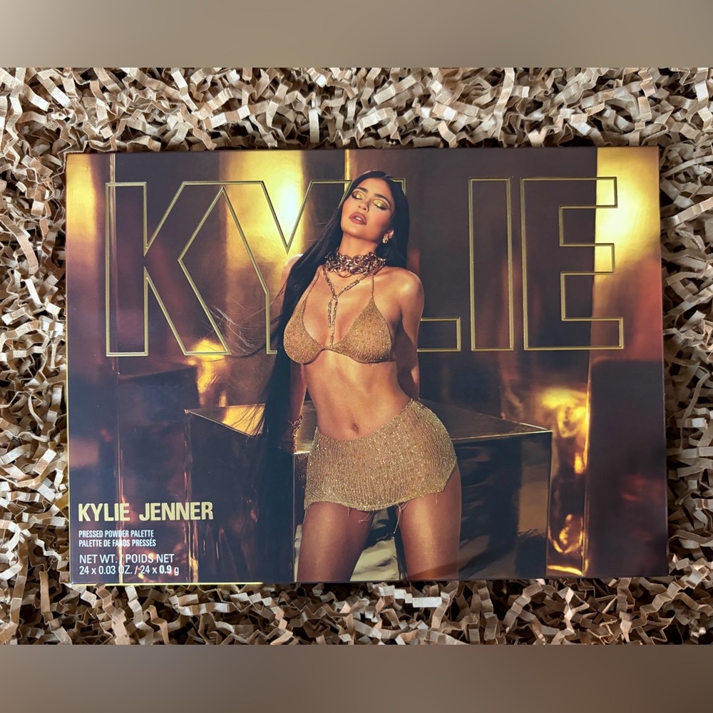 KYLIE COSMETICS
24K Birthday Collection Pressed Powder Palette - Picture 7 of 16